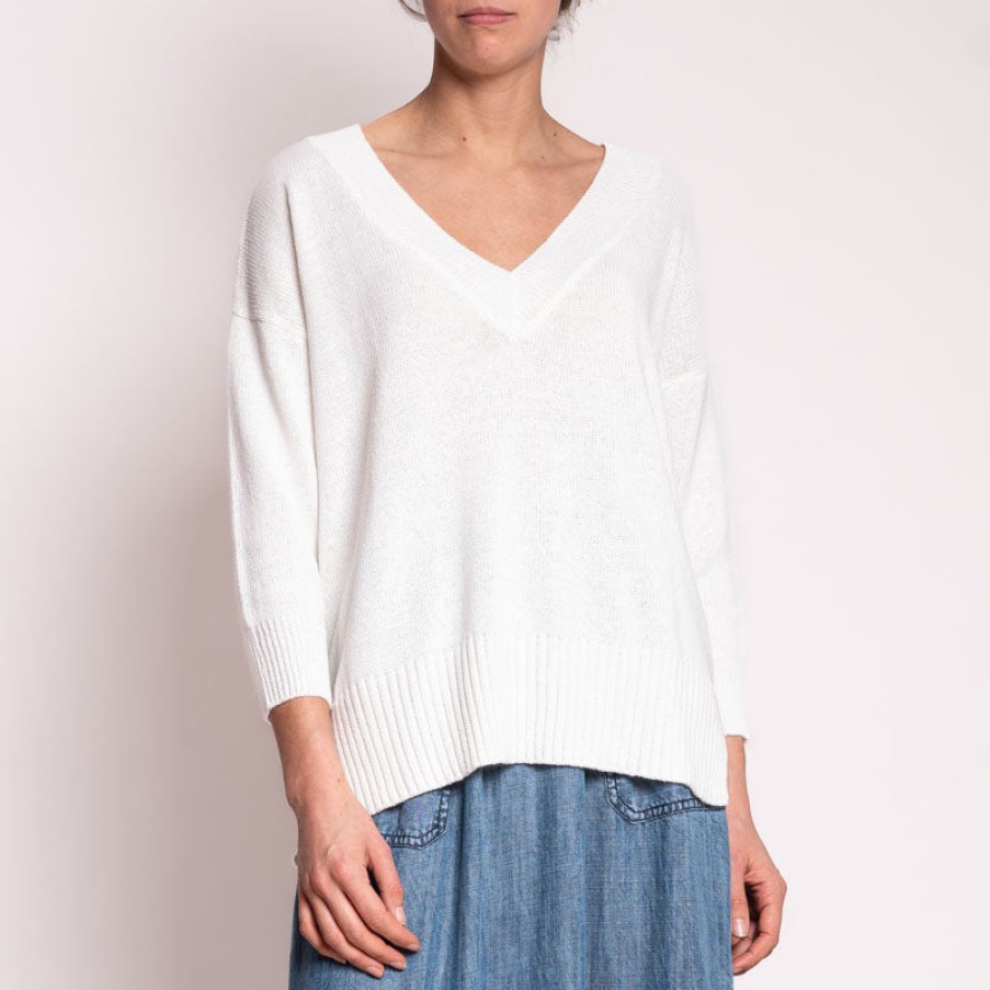 CASH CA Cash Ca Oversized Short V Neck Knit In White Hot